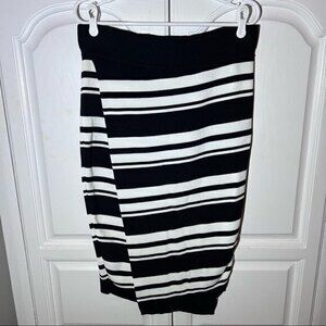 Jennifer Lopez Women's Skirt with Asymmetric Hem, Size L, Black‎ White